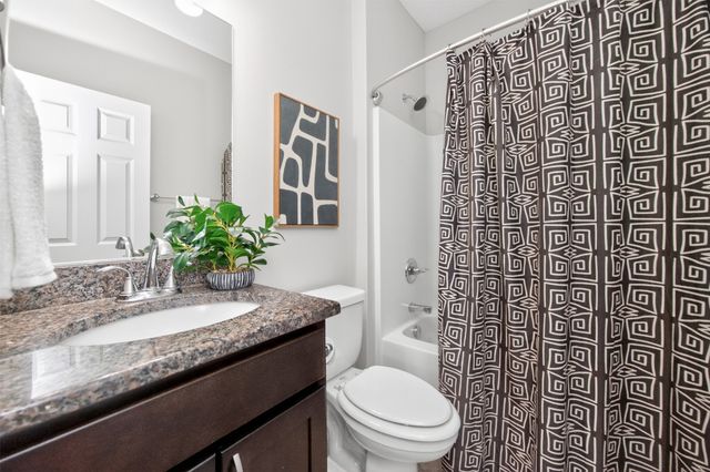 570 S Crescent Way, West Des Moines, IA 50266