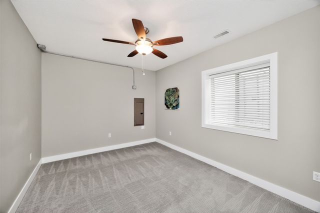 570 S Crescent Way, West Des Moines, IA 50266