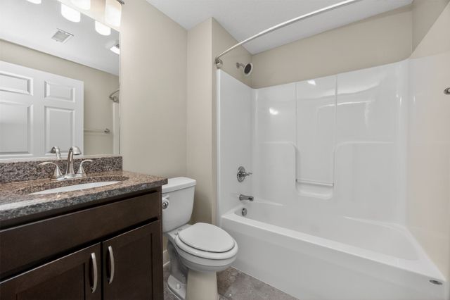 570 S Crescent Way, West Des Moines, IA 50266