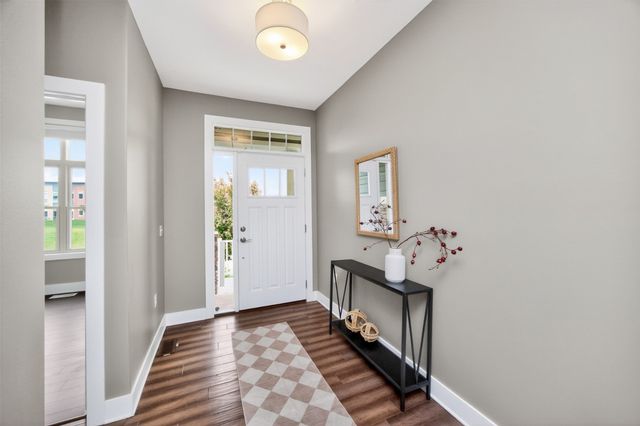 570 S Crescent Way, West Des Moines, IA 50266