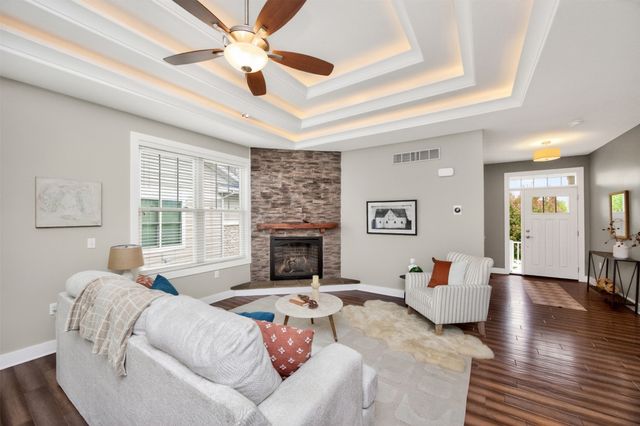 570 S Crescent Way, West Des Moines, IA 50266