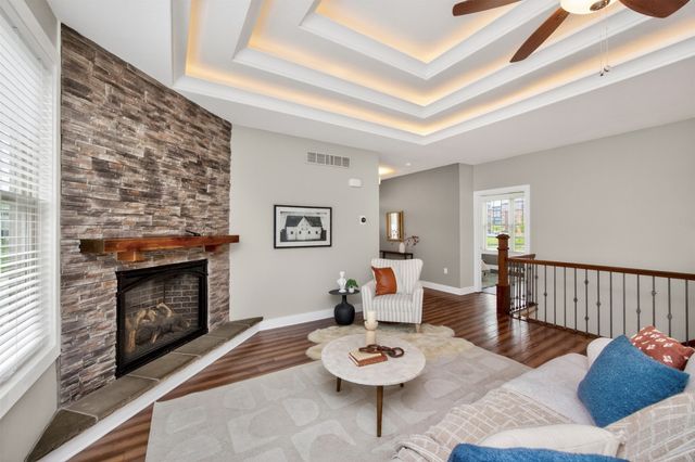 570 S Crescent Way, West Des Moines, IA 50266