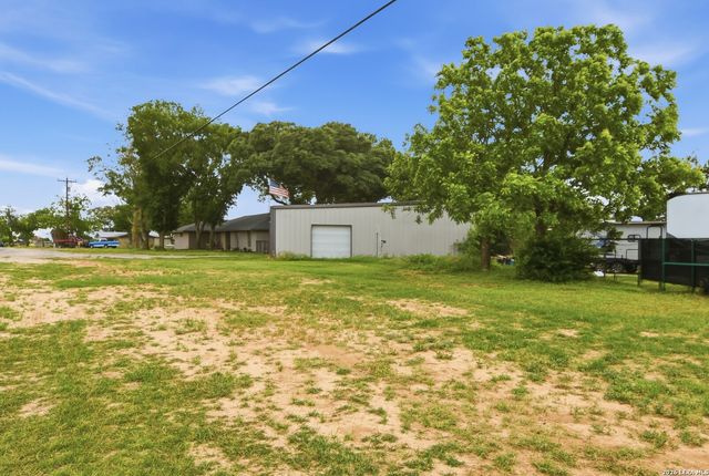 1195 Fm 471 N, Castroville, TX 78009