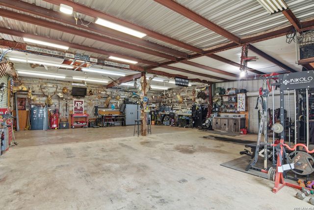 1195 Fm 471 N, Castroville, TX 78009