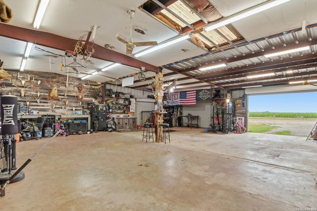 1195 Fm 471 N, Castroville, TX 78009