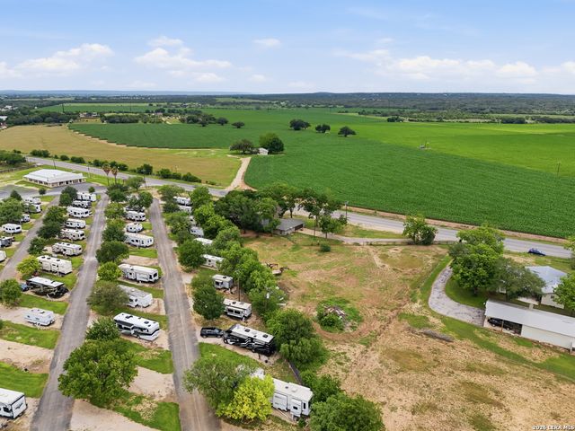 1195 Fm 471 N, Castroville, TX 78009