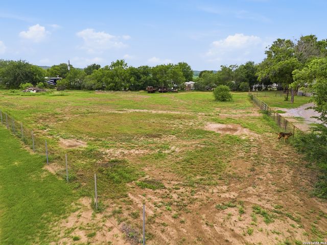1195 Fm 471 N, Castroville, TX 78009