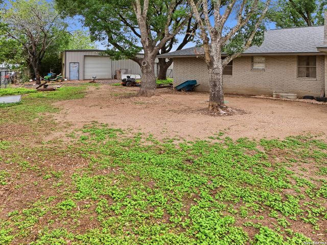 1195 Fm 471 N, Castroville, TX 78009