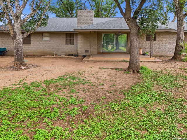 1195 Fm 471 N, Castroville, TX 78009