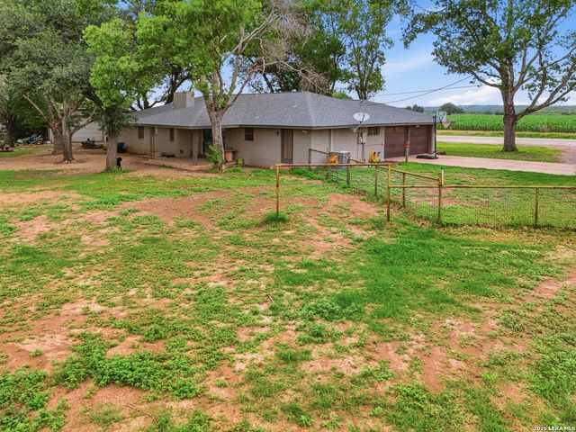 1195 Fm 471 N, Castroville, TX 78009
