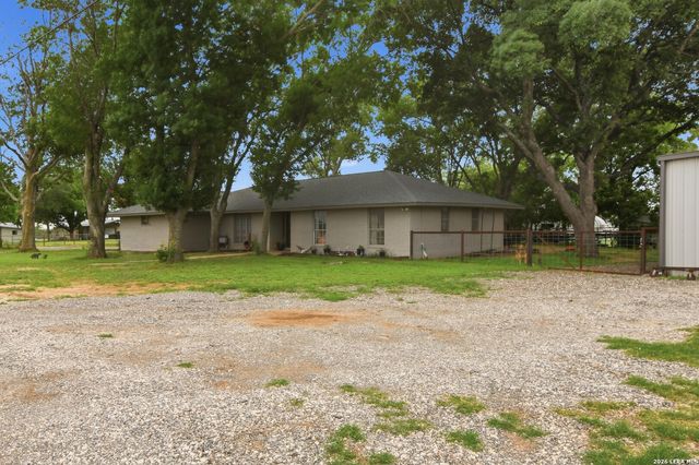 1195 Fm 471 N, Castroville, TX 78009