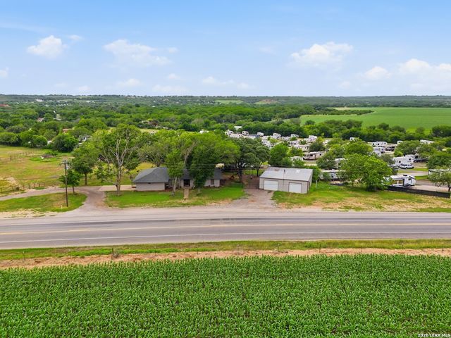 1195 Fm 471 N, Castroville, TX 78009