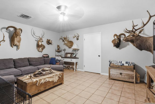 1195 Fm 471 N, Castroville, TX 78009