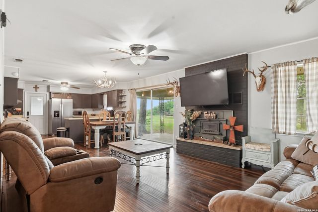 1195 Fm 471 N, Castroville, TX 78009