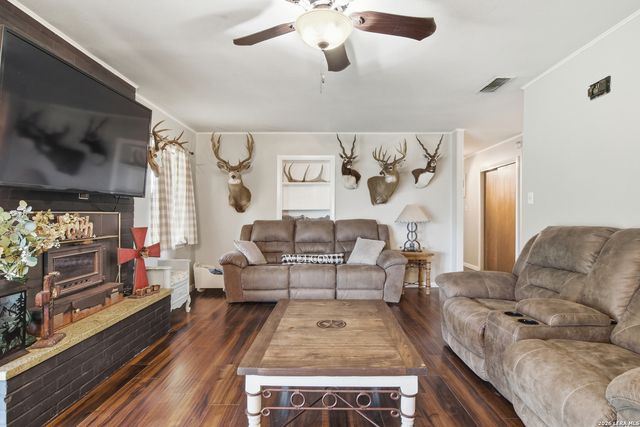 1195 Fm 471 N, Castroville, TX 78009
