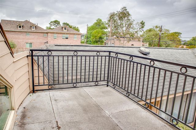 5008 Locust Street, Bellaire, TX 77401