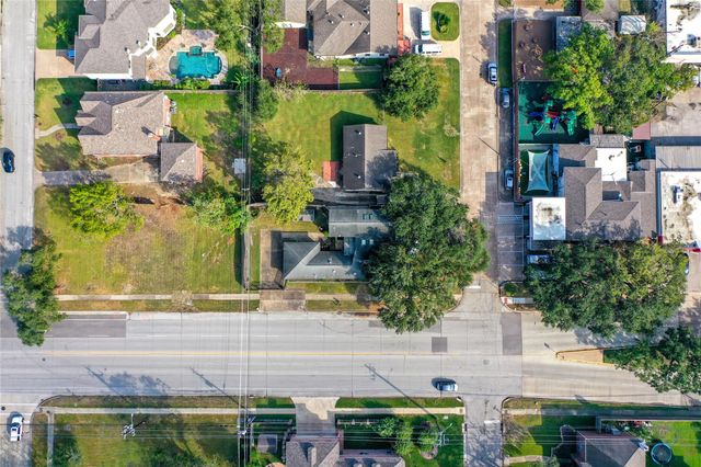 5008 Locust Street, Bellaire, TX 77401