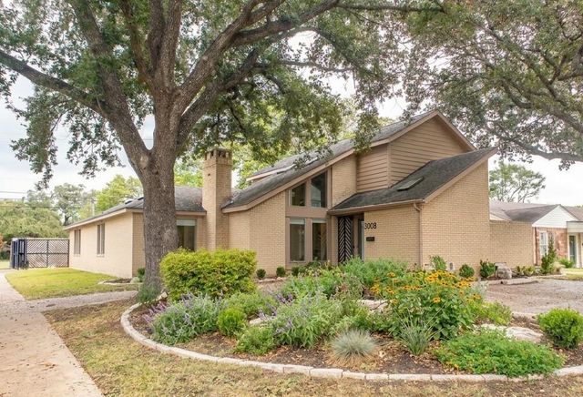 5008 Locust Street, Bellaire, TX 77401