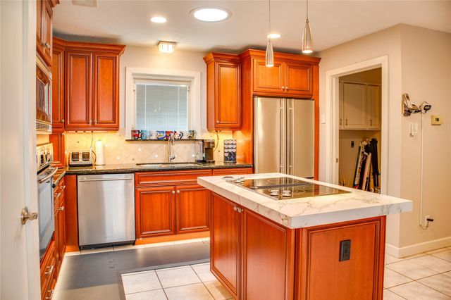 5008 Locust Street, Bellaire, TX 77401