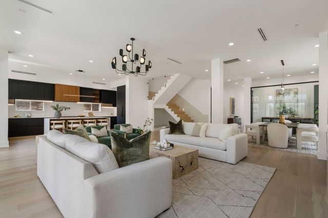 963 W 41st Street, Houston, TX 77018