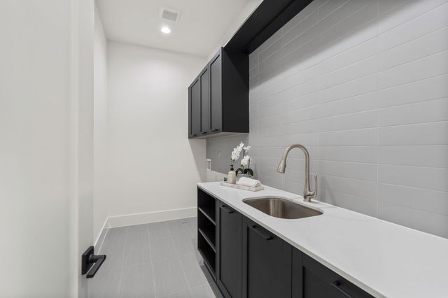 963 W 41st Street, Houston, TX 77018