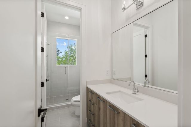 963 W 41st Street, Houston, TX 77018