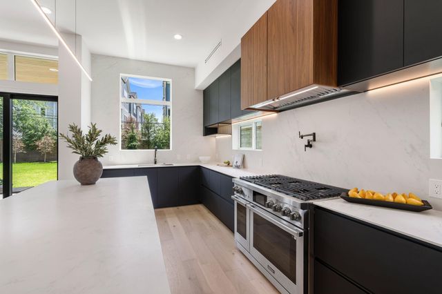 963 W 41st Street, Houston, TX 77018