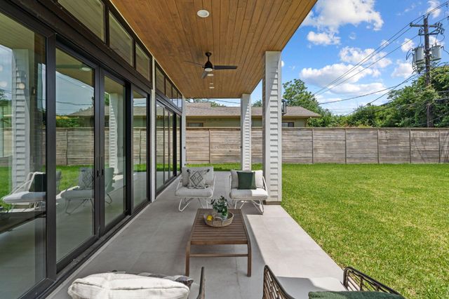 963 W 41st Street, Houston, TX 77018