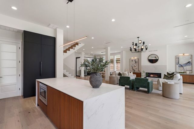 963 W 41st Street, Houston, TX 77018