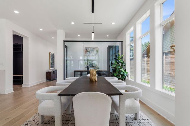 963 W 41st Street, Houston, TX 77018