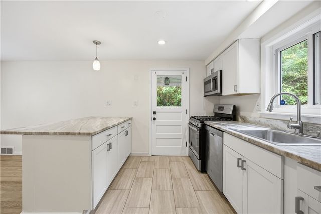 1126 Mifflin Rd, Lincoln Place, PA 15207