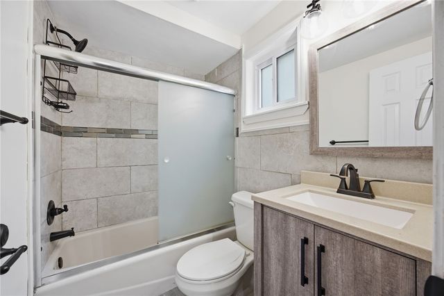 1126 Mifflin Rd, Lincoln Place, PA 15207