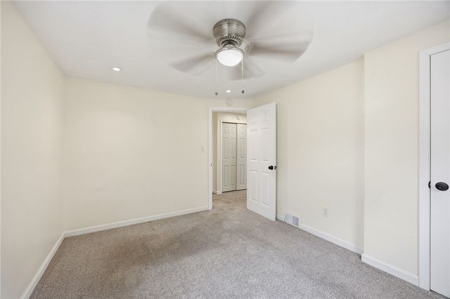 1126 Mifflin Rd, Lincoln Place, PA 15207