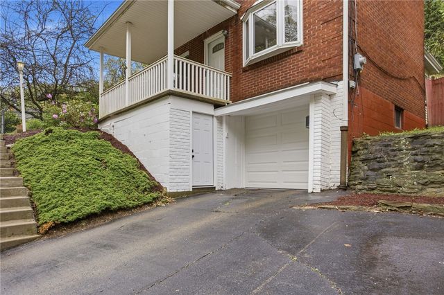 1126 Mifflin Rd, Lincoln Place, PA 15207