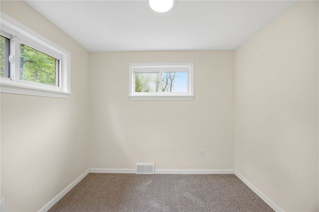 1126 Mifflin Rd, Lincoln Place, PA 15207