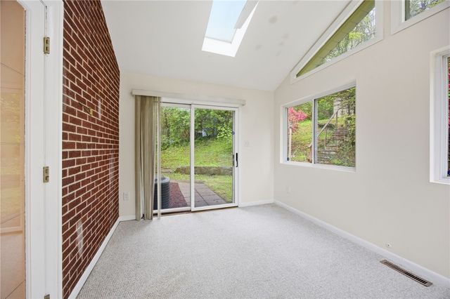 1126 Mifflin Rd, Lincoln Place, PA 15207