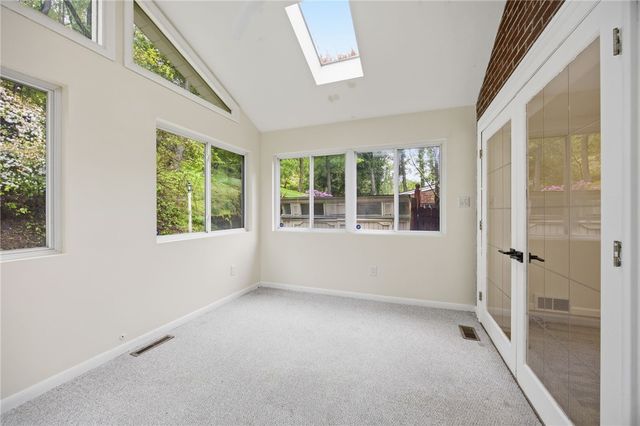 1126 Mifflin Rd, Lincoln Place, PA 15207