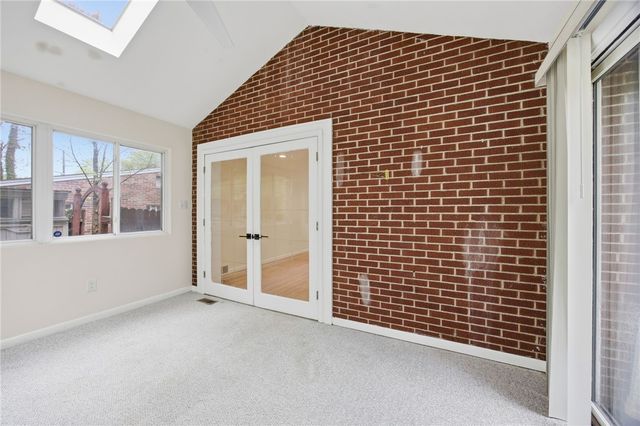 1126 Mifflin Rd, Lincoln Place, PA 15207