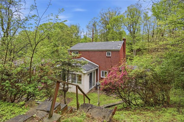 1126 Mifflin Rd, Lincoln Place, PA 15207