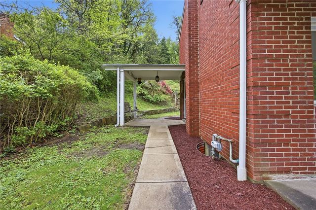 1126 Mifflin Rd, Lincoln Place, PA 15207