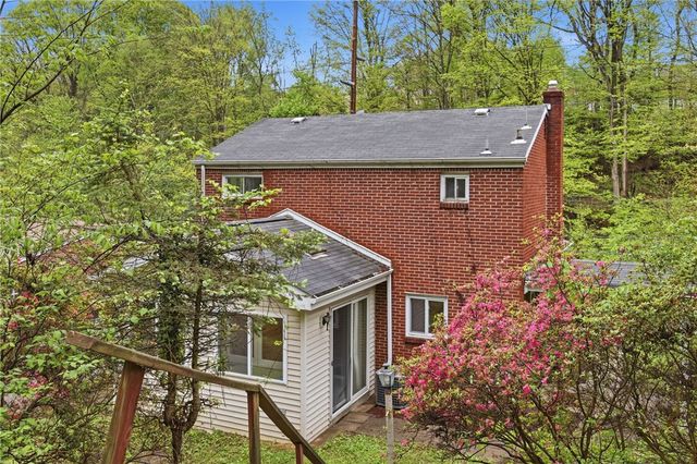 1126 Mifflin Rd, Lincoln Place, PA 15207