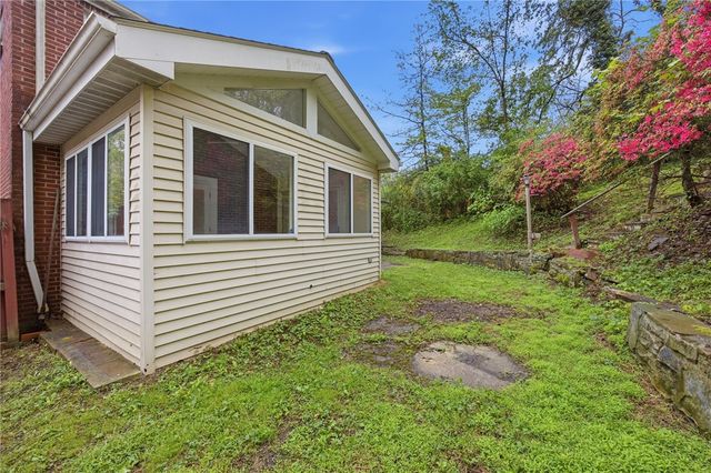 1126 Mifflin Rd, Lincoln Place, PA 15207