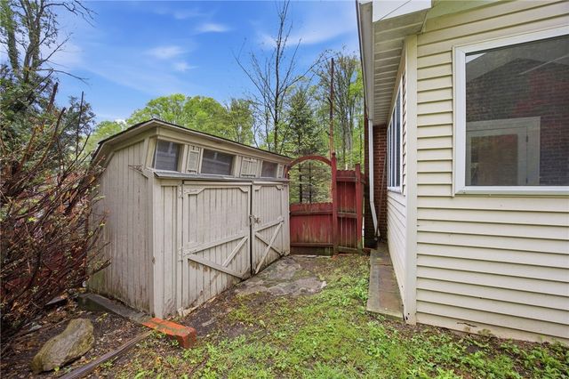 1126 Mifflin Rd, Lincoln Place, PA 15207