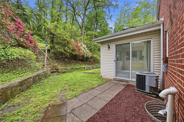 1126 Mifflin Rd, Lincoln Place, PA 15207