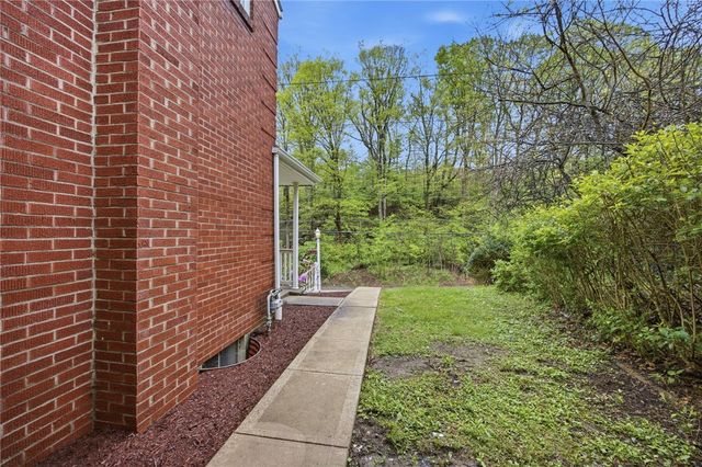 1126 Mifflin Rd, Lincoln Place, PA 15207
