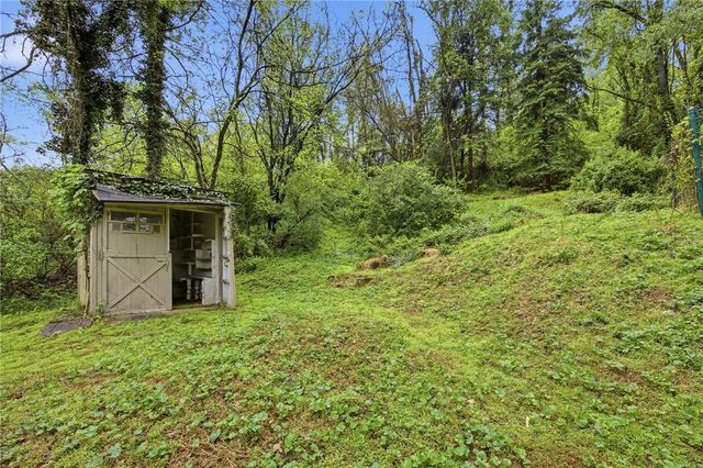 1126 Mifflin Rd, Lincoln Place, PA 15207