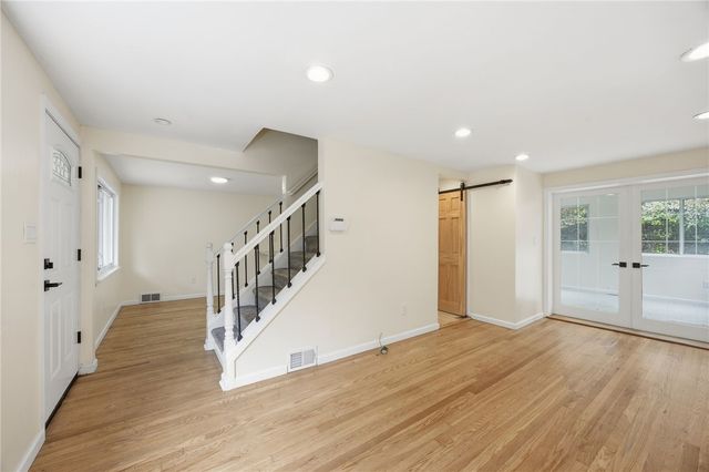 1126 Mifflin Rd, Lincoln Place, PA 15207