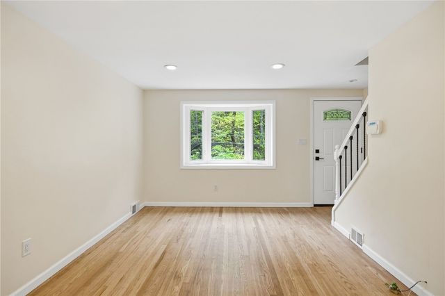 1126 Mifflin Rd, Lincoln Place, PA 15207