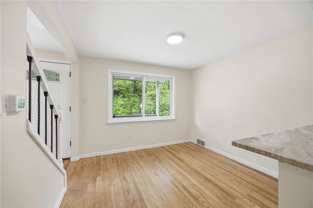 1126 Mifflin Rd, Lincoln Place, PA 15207