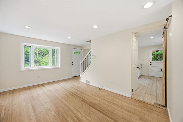 1126 Mifflin Rd, Lincoln Place, PA 15207